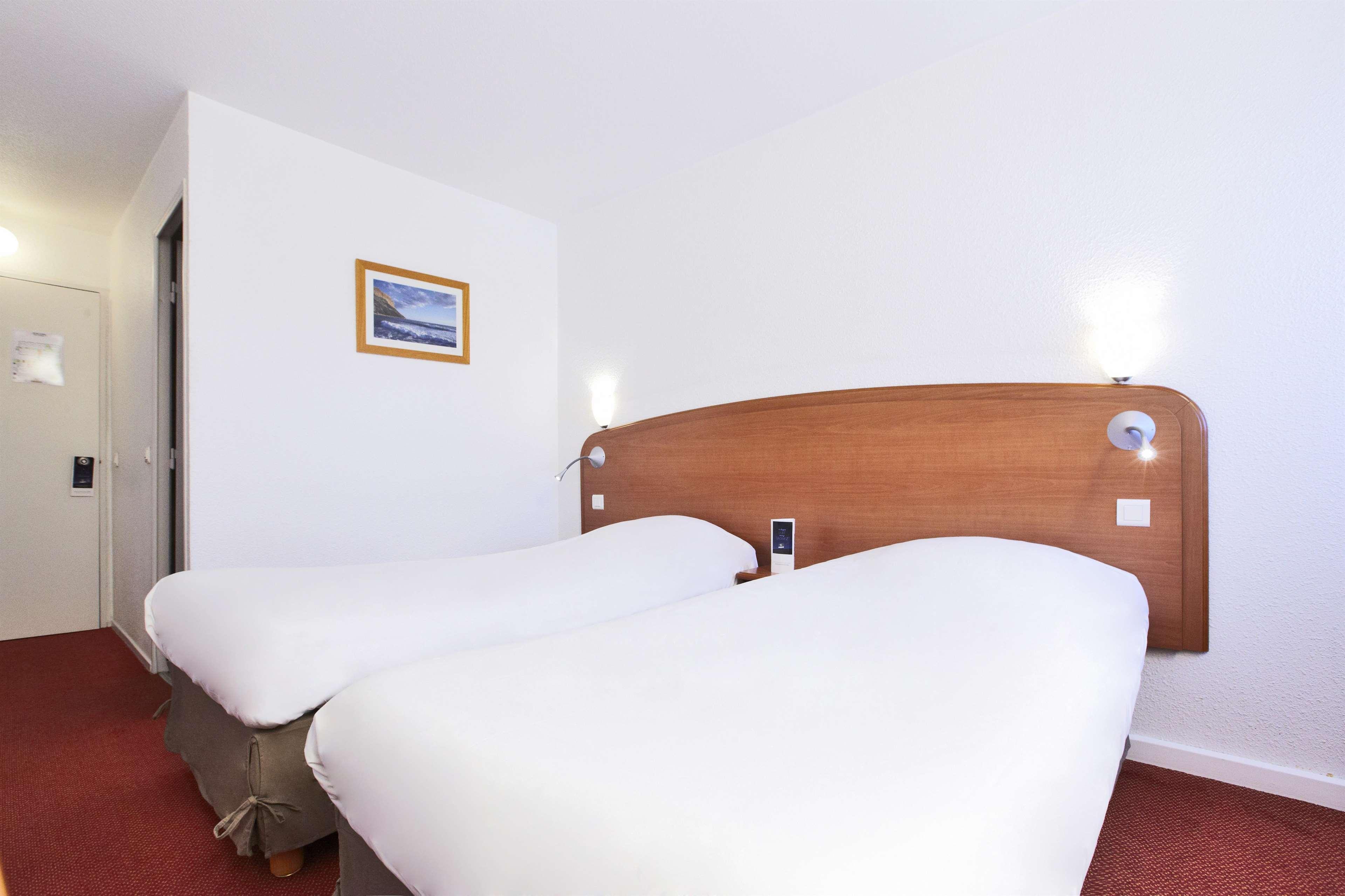 Hotel Kyriad Toulon Est Hyeres 3*